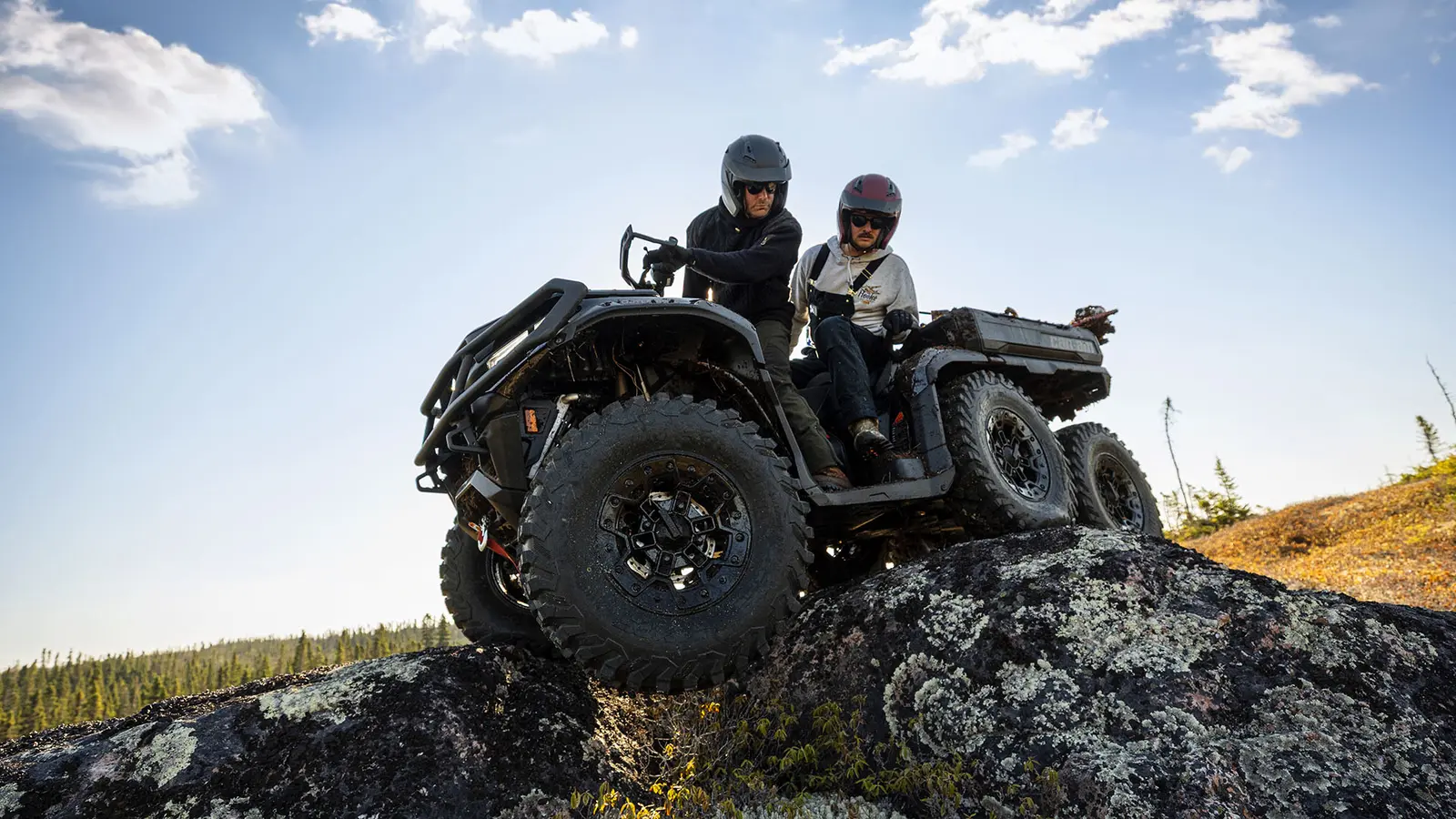 Can-Am Outlander 6x6 i terrängen