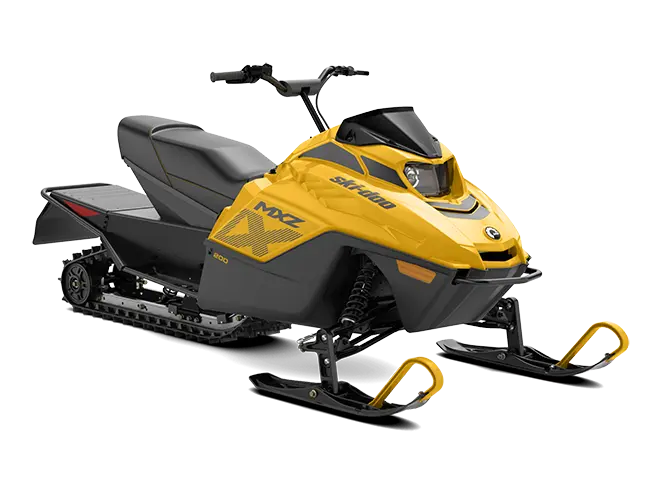 Ski-Doo MXZ 200 2027, snett framifrån